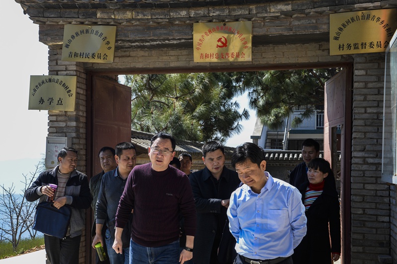 首页 图片新闻 随后,杜涛走访了挂包帮的茶万章,杨增光,茶红敏3户